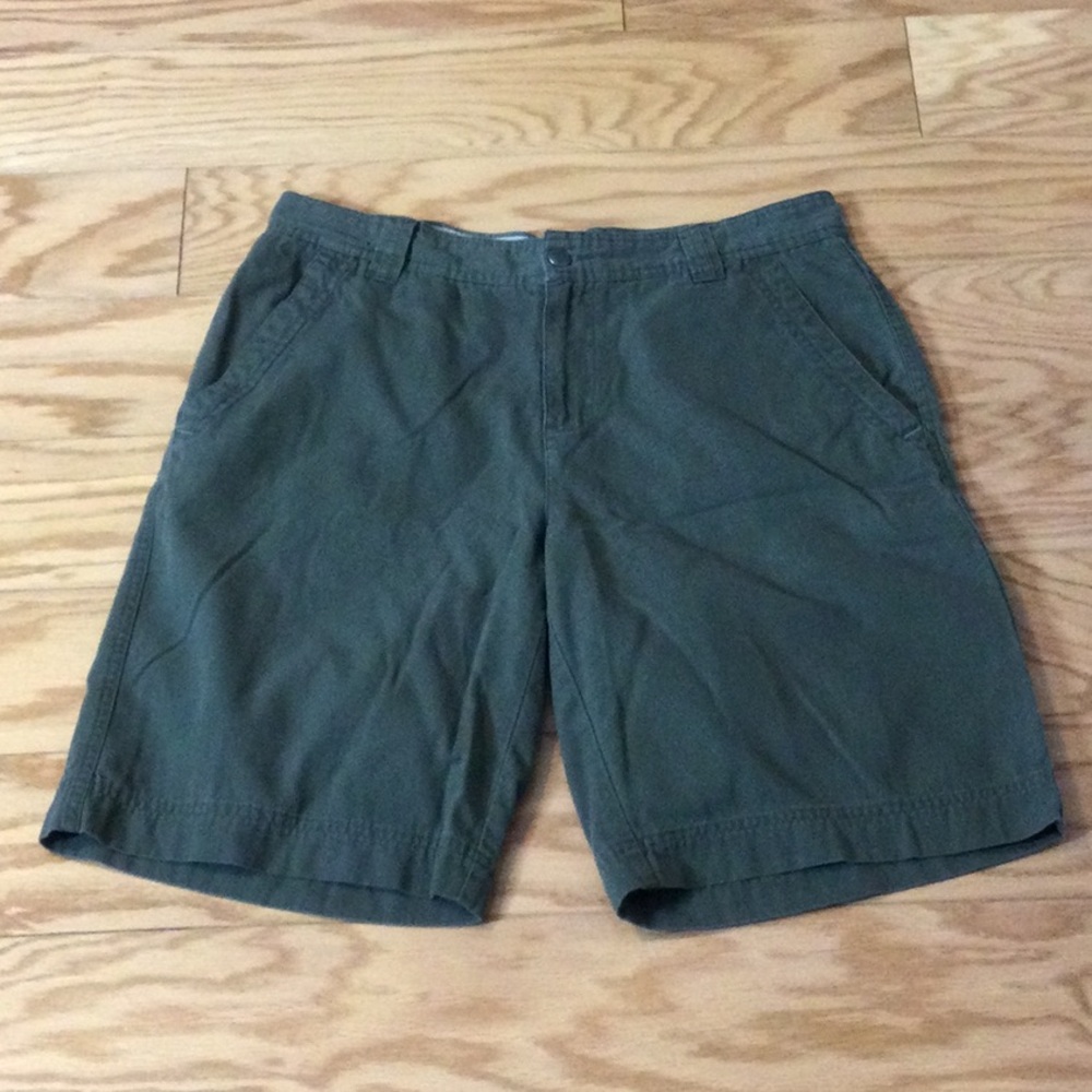 34 Columbia Olive Green Flat Front Casual Shorts